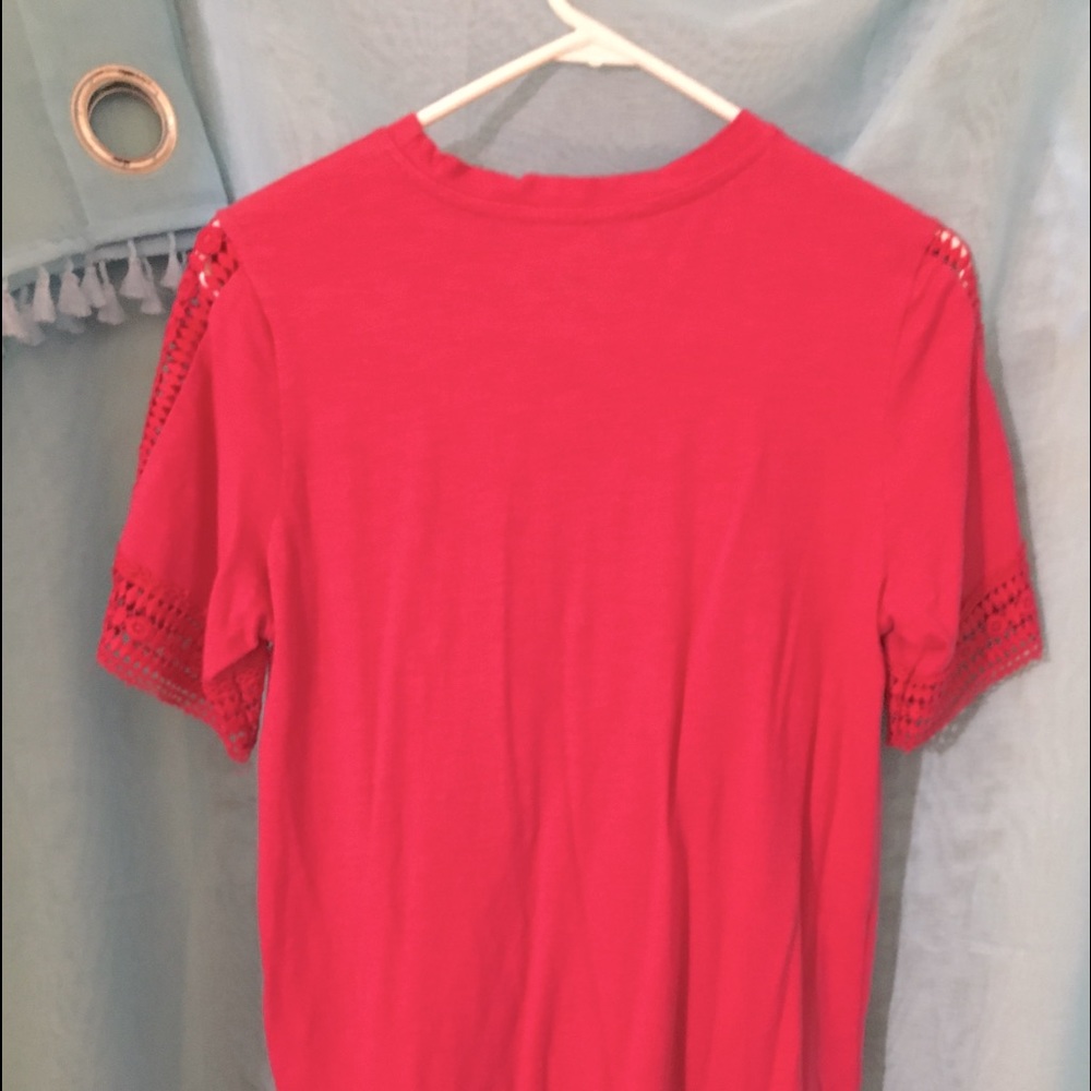 Sgr woman’s pink t-shirt with crochet accents